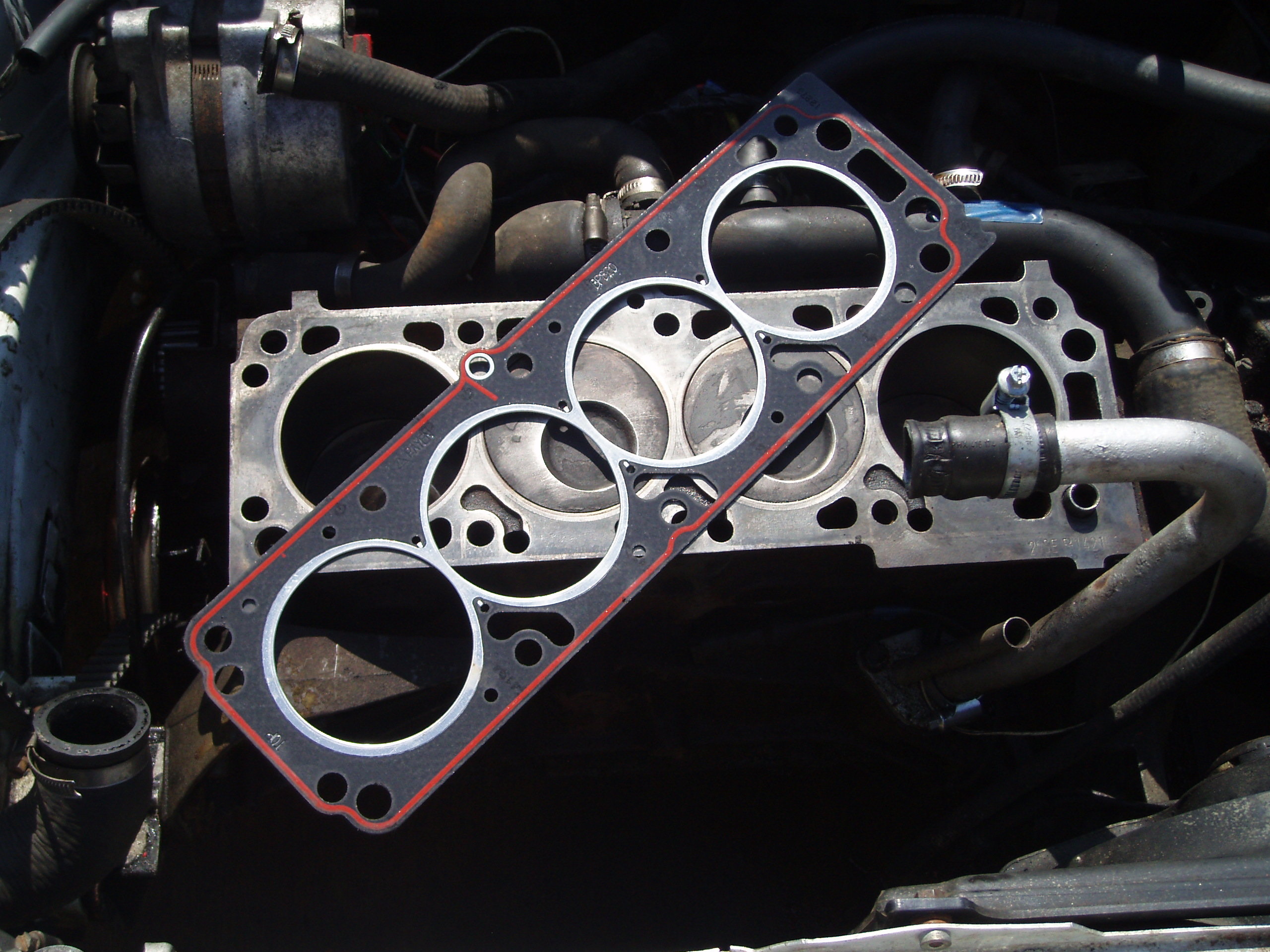 A relevant stock photo of cyl head gasket in a typical setting.